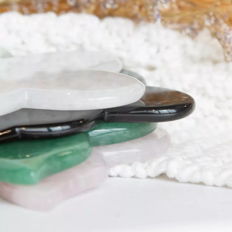 Dlaczego zestawy Jade Roller Gua Sha stają się niezbędnym elementem pielęgnacji skóry dla każdego?